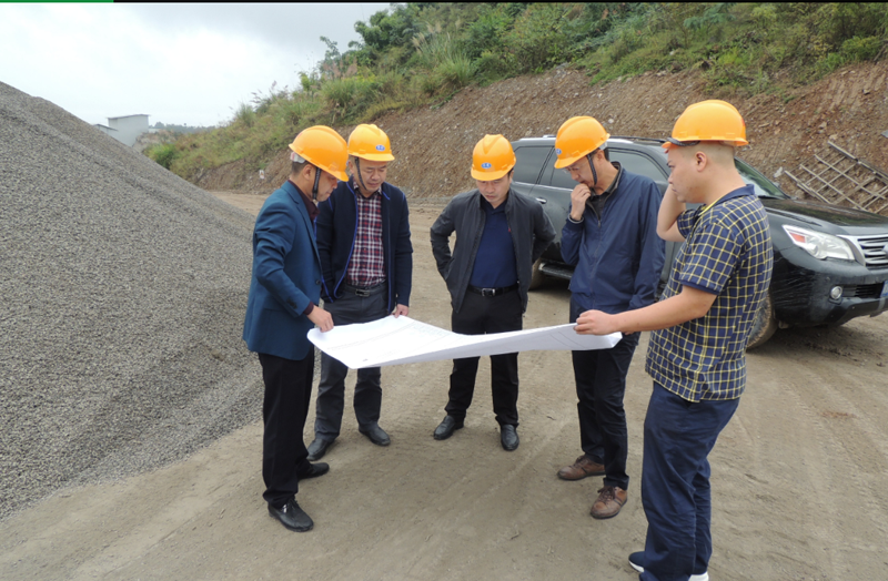 集團(tuán)公司董事長王勁視察星船城礦山(圖2)