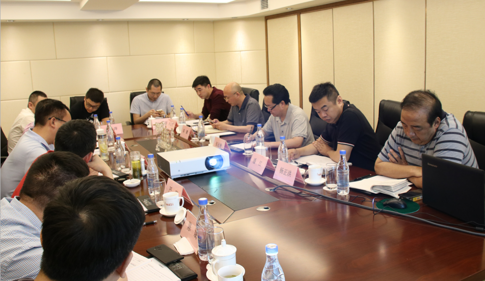 中鐵八局現(xiàn)代物流公司董事長熊渝中蒞臨集團進行業(yè)務交流(圖1)