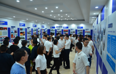 集團(tuán)舉行成立二十周年圖片展