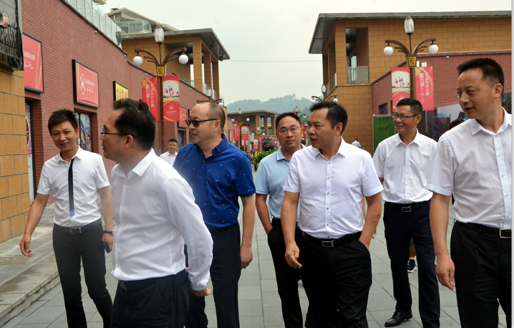 市委副書記牟錦毅一行蒞臨川威連界區(qū)域視察調(diào)研(圖1)