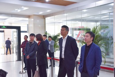 中國(guó)銀行四川省分行副行長(zhǎng)左焜一行到川威集團(tuán)連界區(qū)域參觀(guān)交流