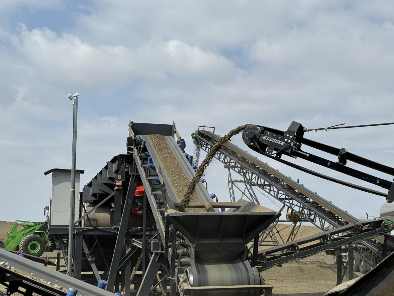 礦業(yè)總公司黑谷田排土場(chǎng)含鐵圍巖回收及擴(kuò)容工程正式投運(yùn)