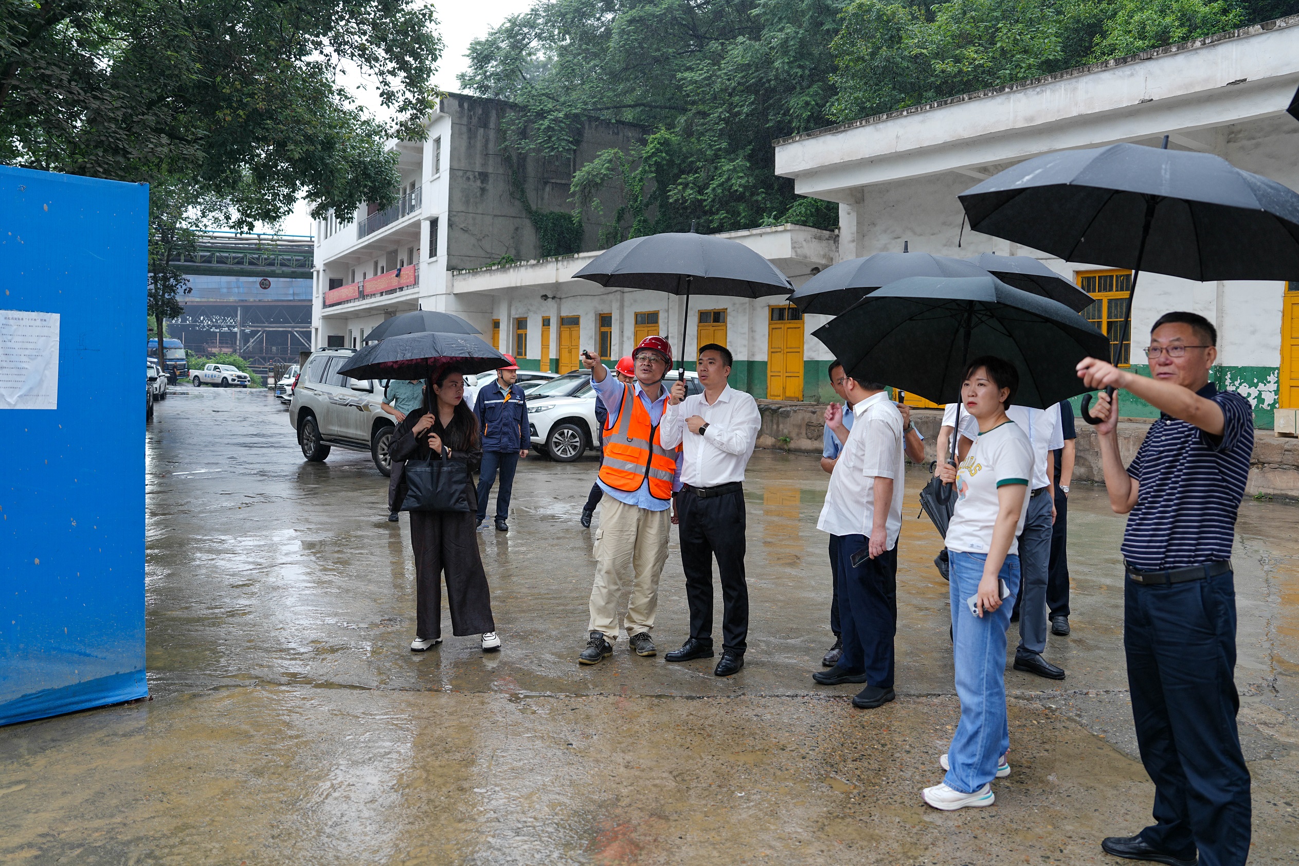 省經(jīng)信廳材料工業(yè)處處長(zhǎng)卿家勝一行調(diào)研川威