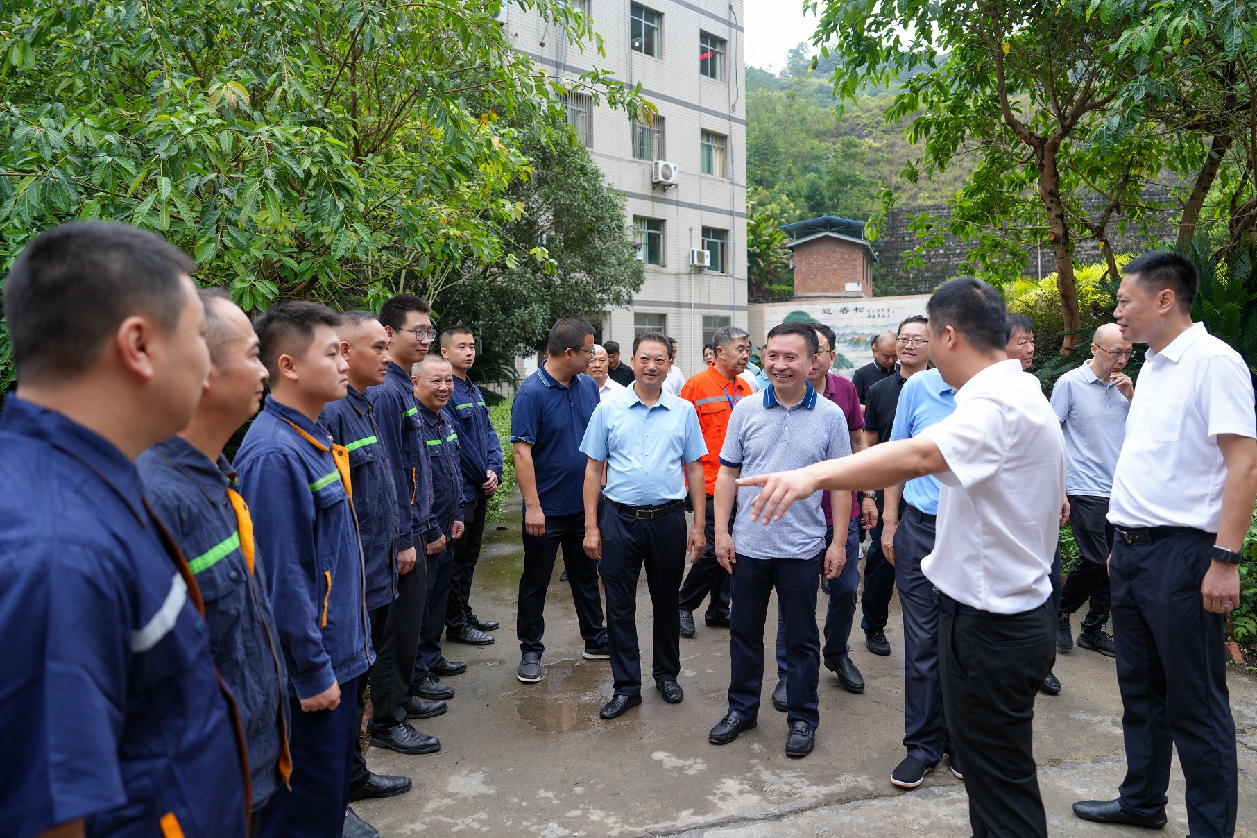 王勁董事長中秋佳節(jié)深入一線慰問調(diào)研(圖5)