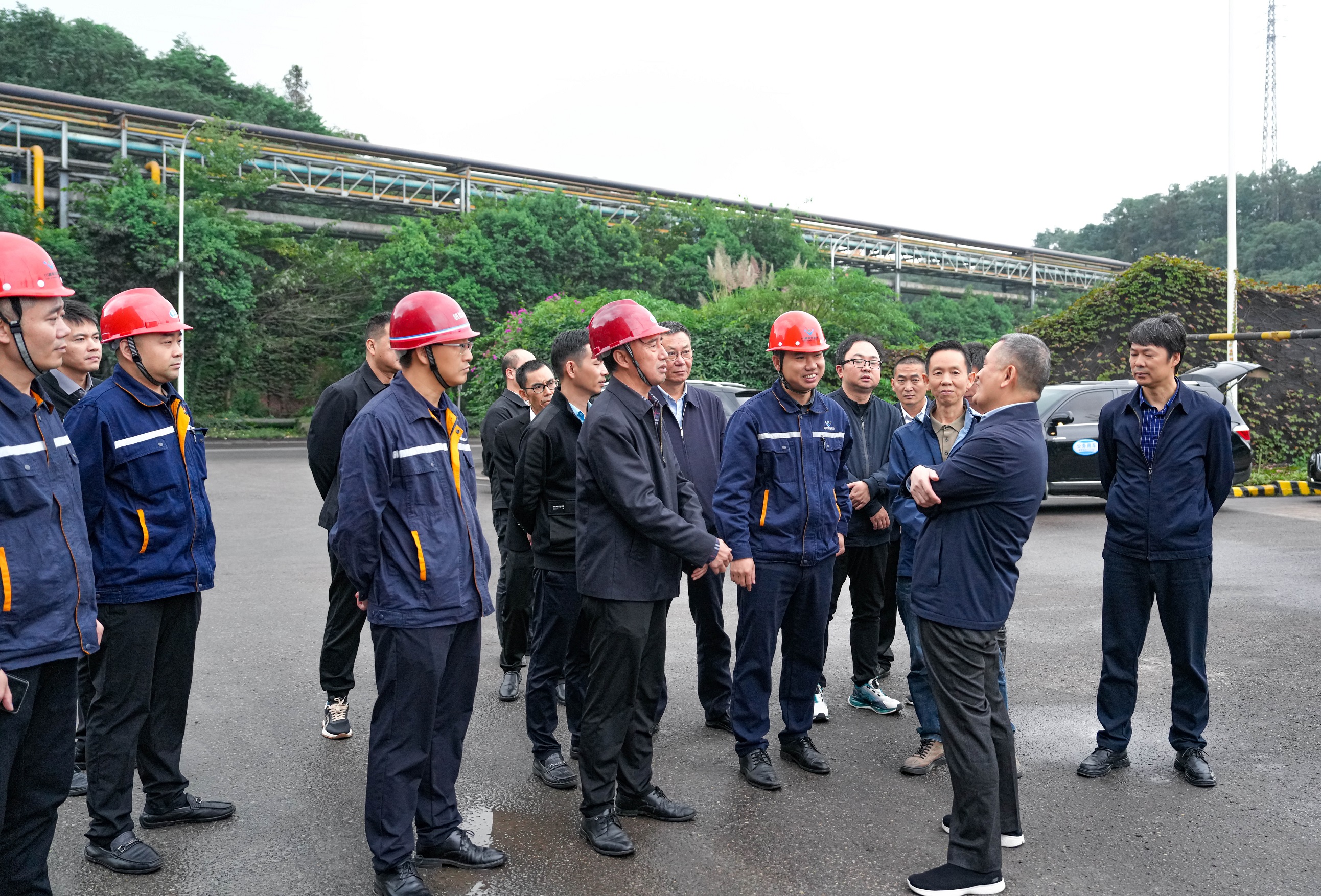 市人大常委會副主任曾云忠到川威調(diào)研督導(dǎo)超低排放改造推進(jìn)情況