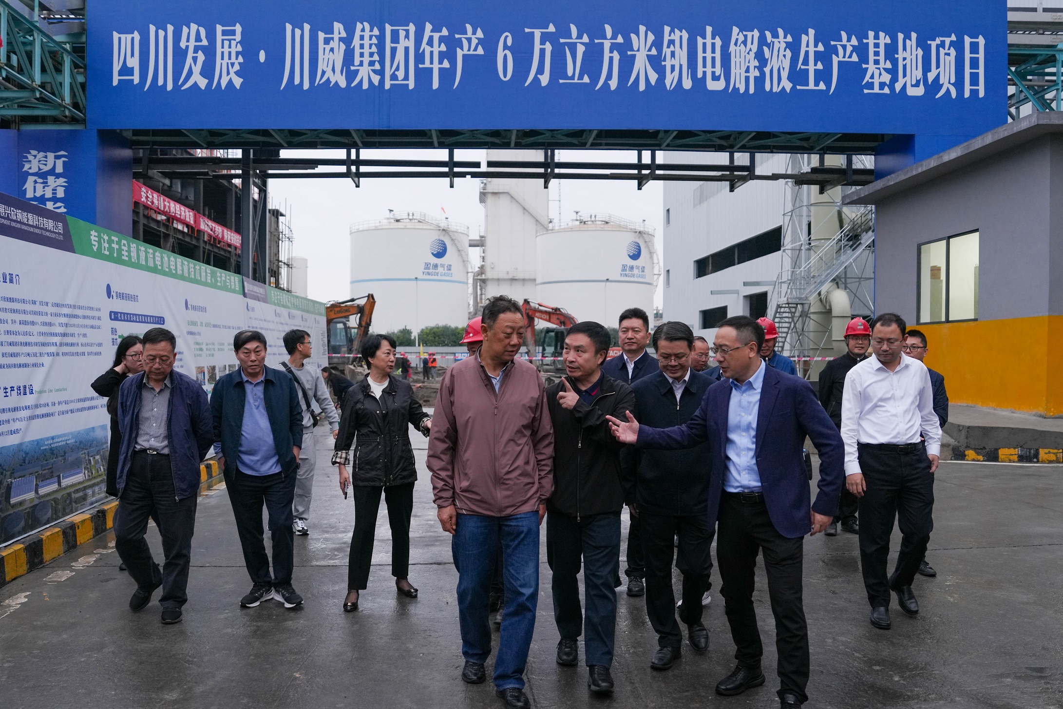 省高科協(xié)理事長，省政協(xié)黨組原副書記、副主席曲木史哈一行到川威調(diào)研