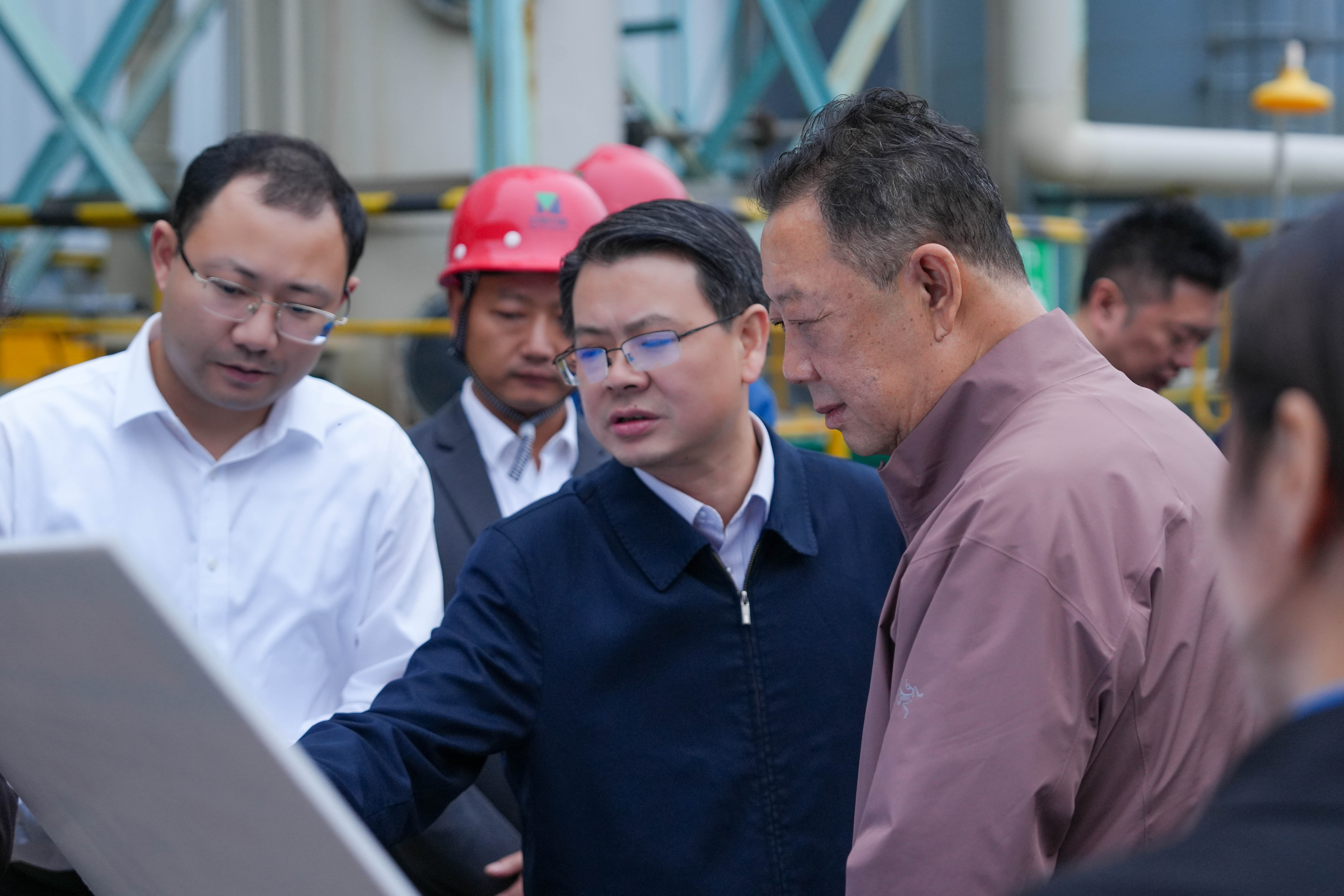 省高科協(xié)理事長(zhǎng)，省政協(xié)黨組原副書(shū)記、副主席曲木史哈一行到川威調(diào)研(圖2)