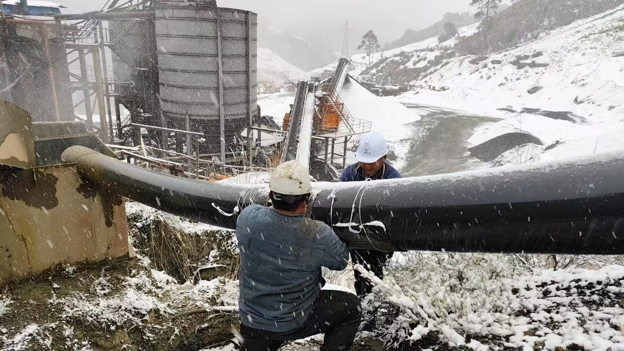 戰(zhàn)風(fēng)雪，斗嚴(yán)寒！ ——聯(lián)鑫礦業(yè)公司會理區(qū)域全力護(hù)航節(jié)前安全生產(chǎn)(圖5)