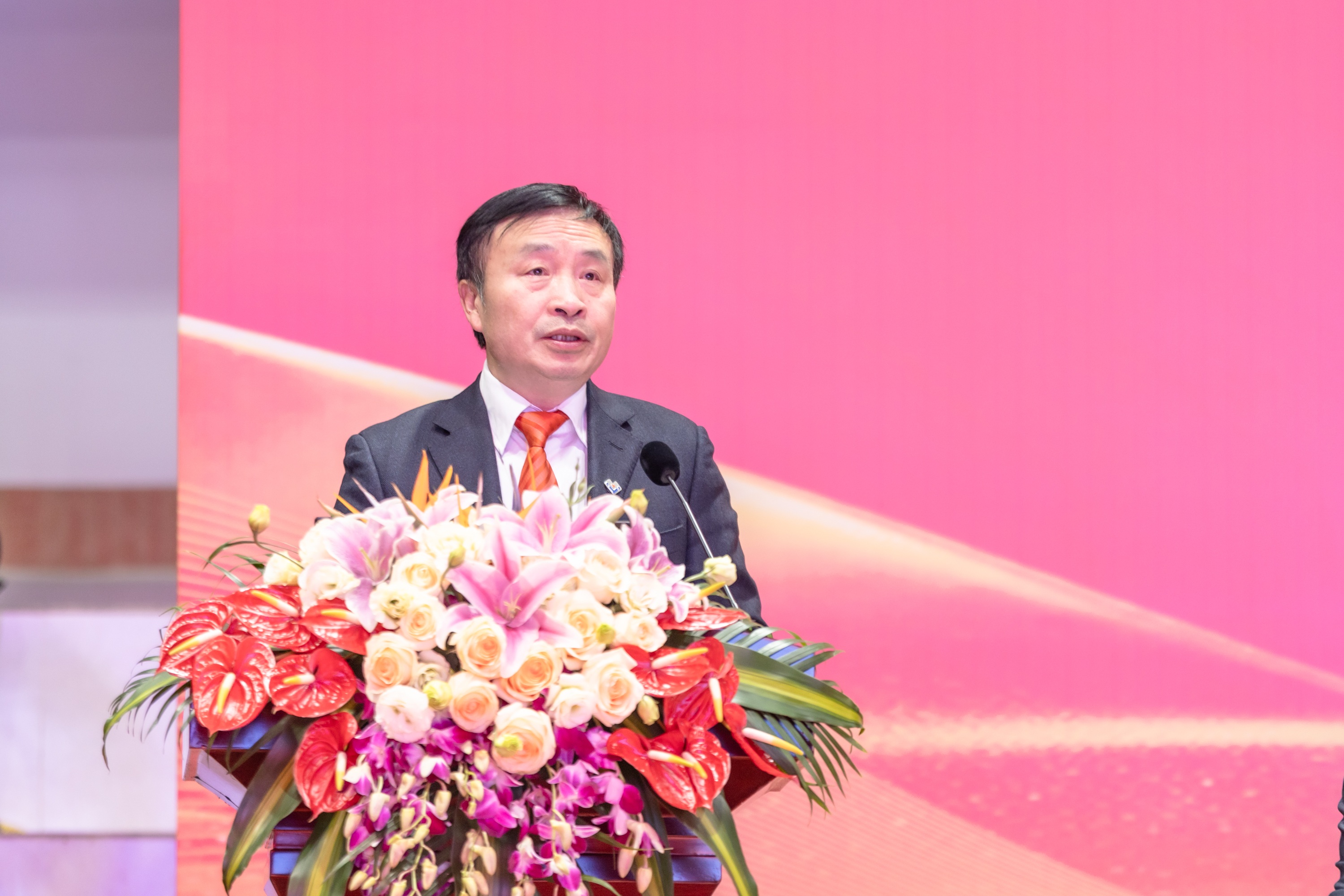 與你同行 向前堅(jiān)持——集團(tuán)公司隆重召開2025年度總結(jié)表彰大會(圖3)